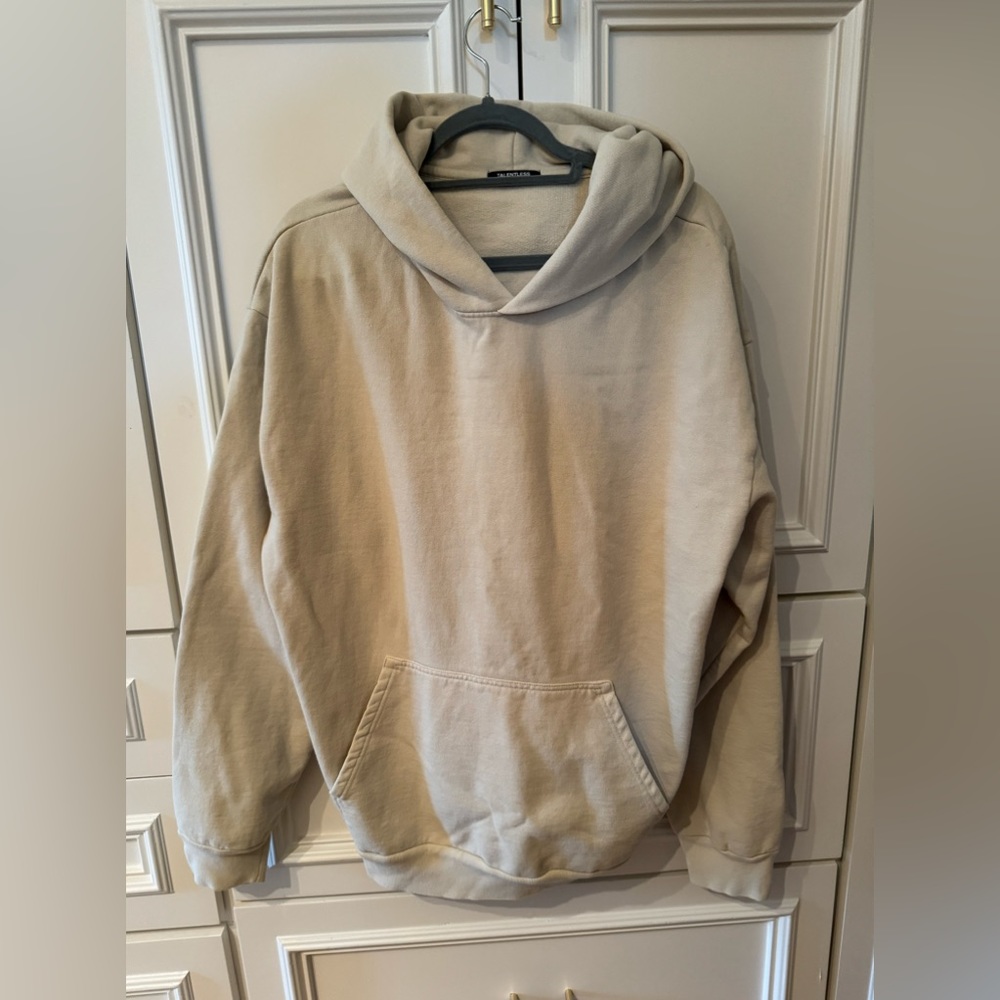 Talentless XL Cream Hoodie. ⚡️❄️